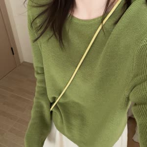 Women's Sweater - Relaxed Fit, Solid Color, Knit - Style 762414